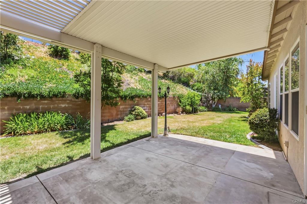 Welcome to this beautifully maintained single-story home located in a – image 27