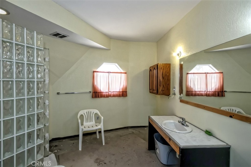 45985 45985 Cottonwood Road, Newberry Springs, California, 92365, USA, 4 Bedrooms Bedrooms, ,6 BathroomsBathrooms,Residential,For Sale,45985 Cottonwood Road,HD25258107