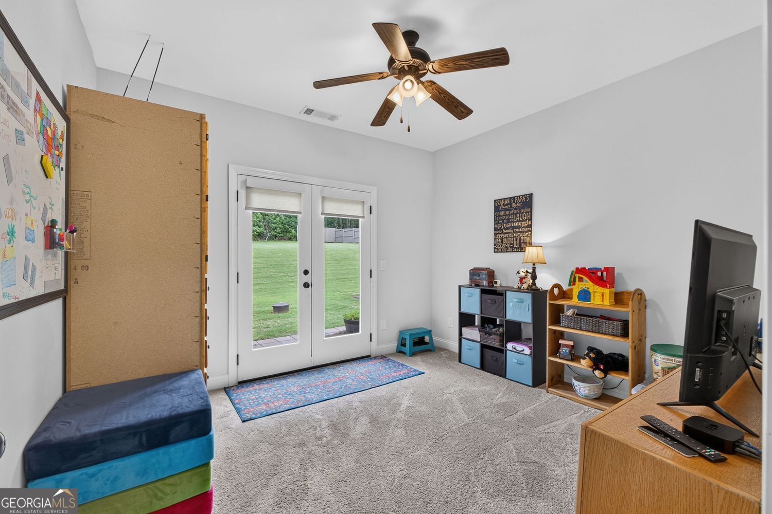 Incredible custom home with tons of bells and whistles in sought after – image 38