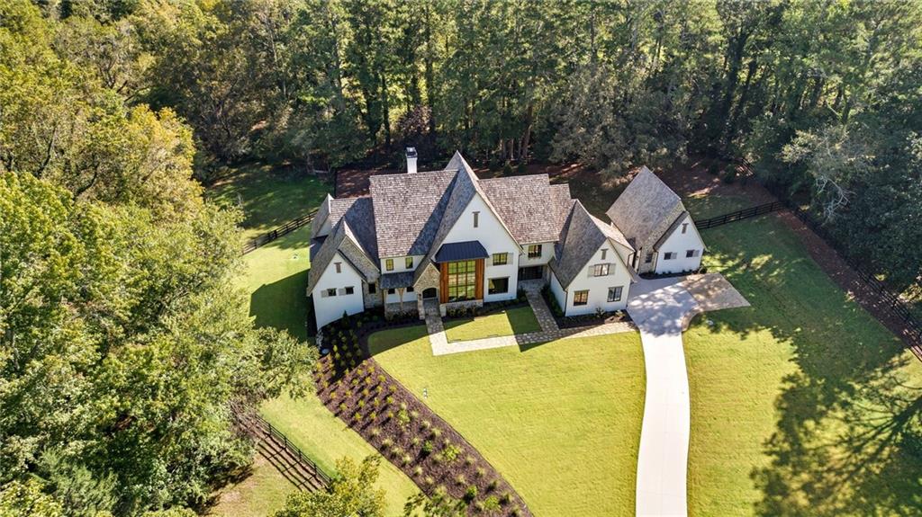 Beautiful Custom Home on gorgeous estate lot in exclusive Milton. This – image 3