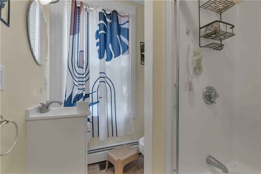 Fantastic opportunity to own a three-family home in Providences vibran – image 4