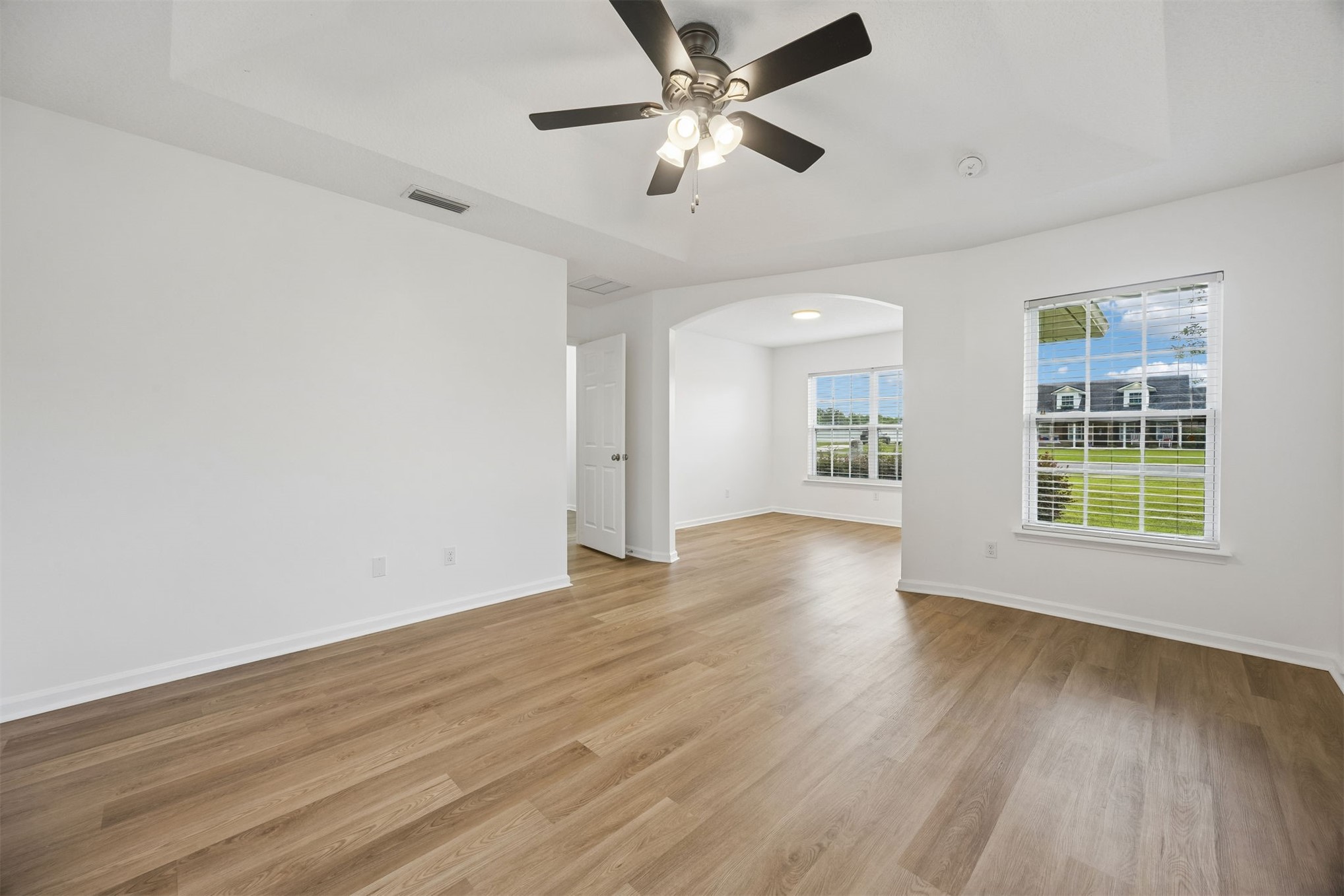 Tired of choosing between a backyard and a commute? At 54079 Amblerwoo – image 6