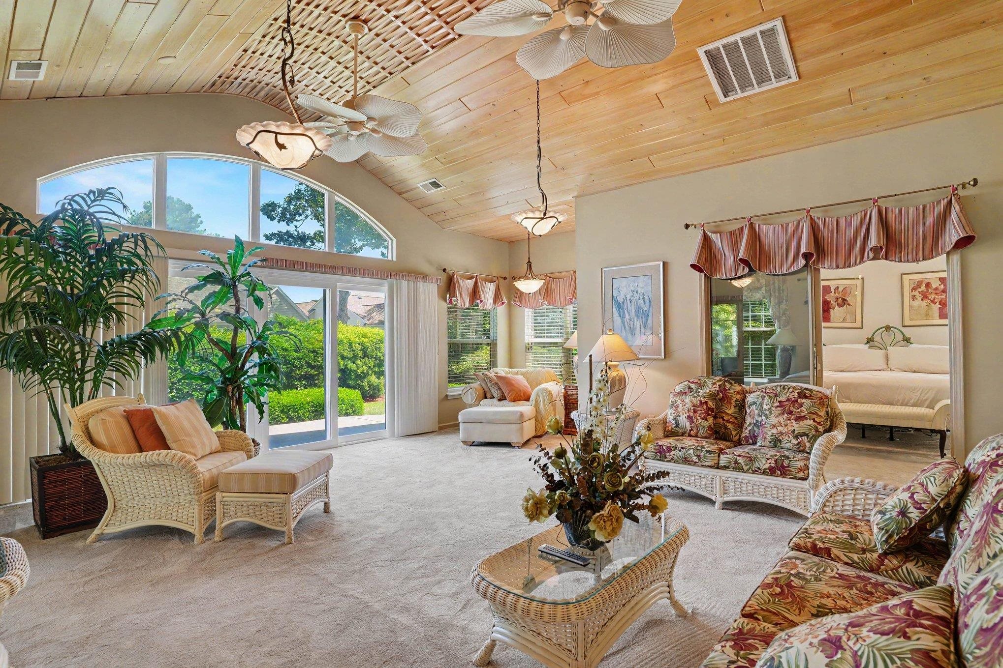 Do not miss this gorgeous updated 3 bed 2 bath single level home locat – image 10