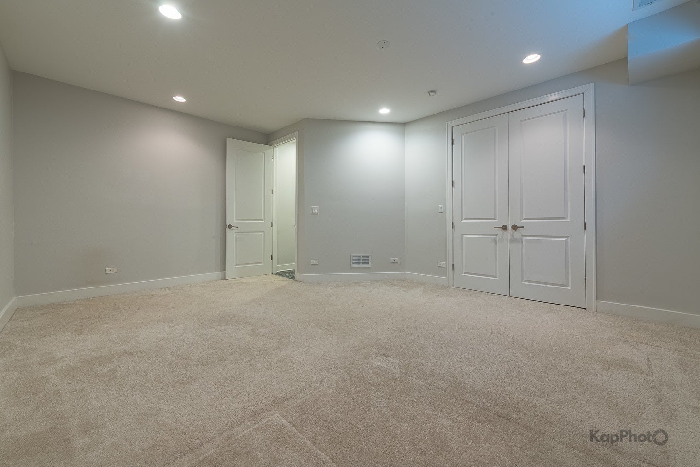 3839 3839 N Ashland Avenue #2, Chicago, Illinois, 60613, USA, 3 Bedrooms Bedrooms, ,2 BathroomsBathrooms,Residential,For Sale,3839 N Ashland Avenue #2,8c2415d9-76d4-4b30-9d1f-86ef71