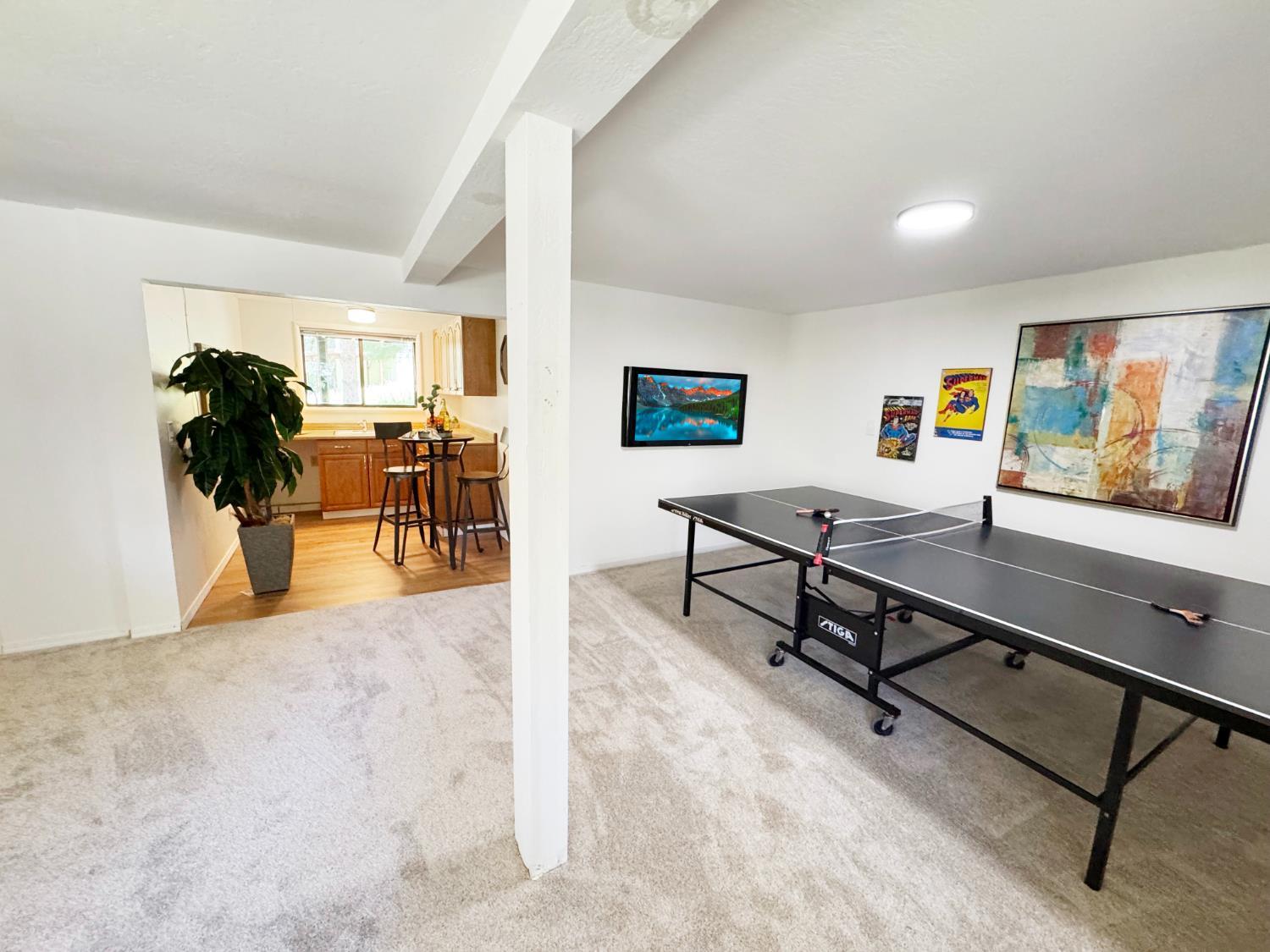 Come enjoy the privacy of this tucked-away home, perfectly positioned – image 10