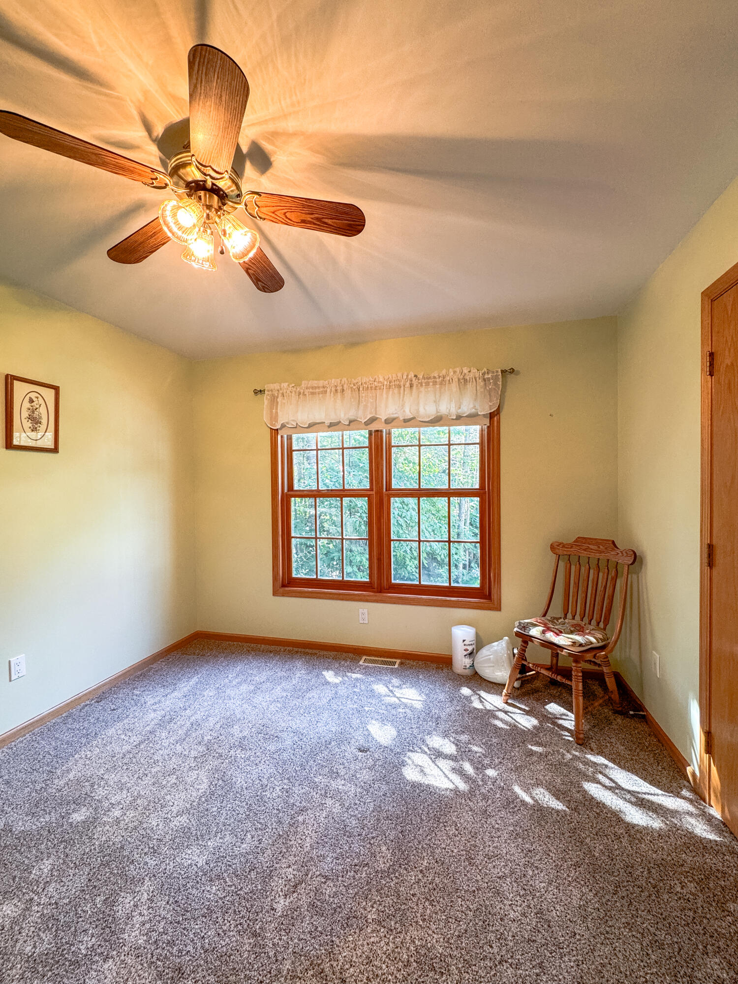 This one-owner ranch home on Lake Huron offers a perfect blend of comf – image 18