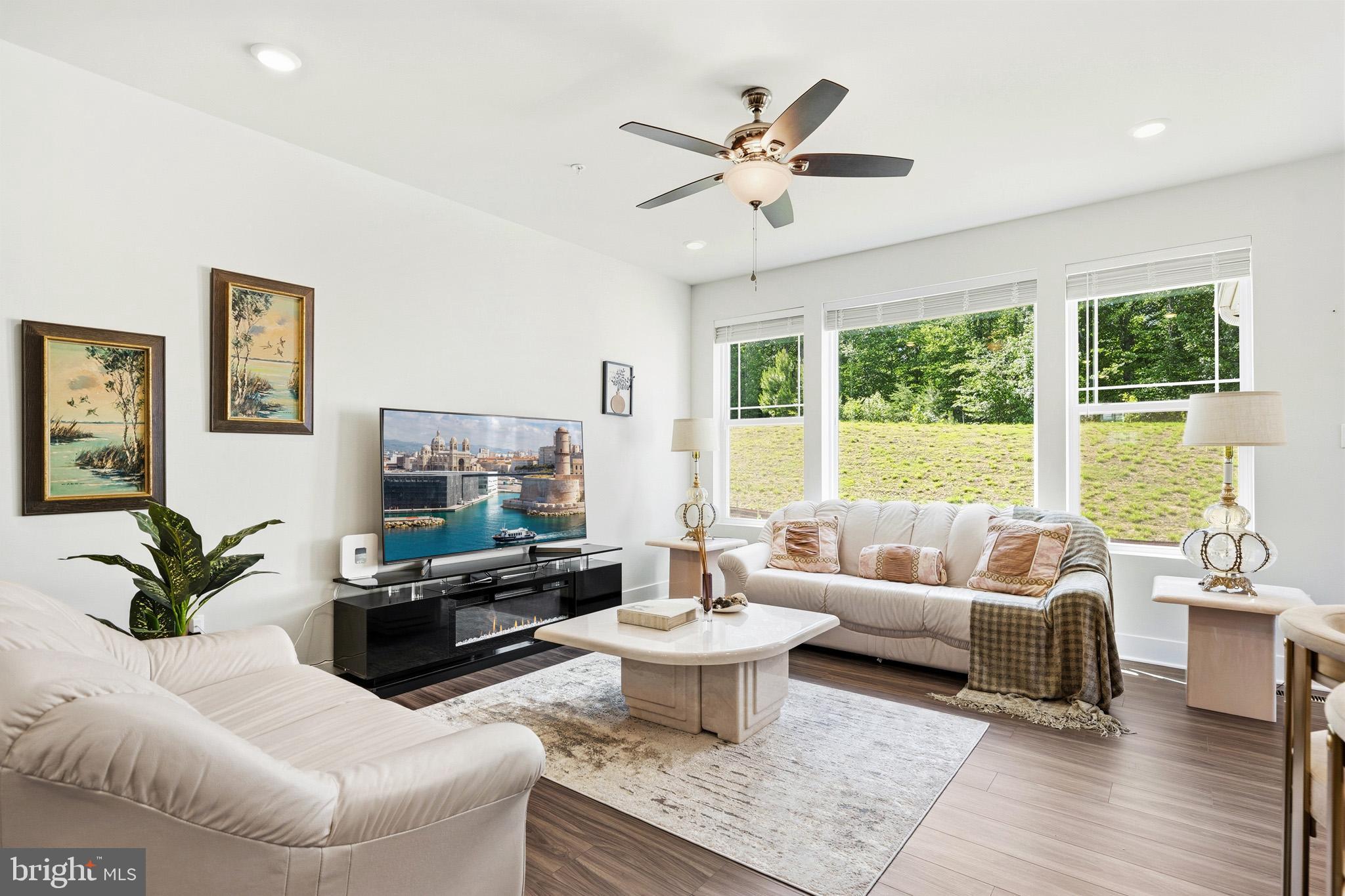 HOME SWEET HOME! Like new beauty situated on a corner lot, in sought – image 21
