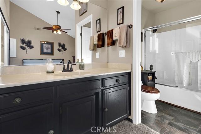Charming, comfortable, and move-in readythis beautifully updated 3 bed – image 17