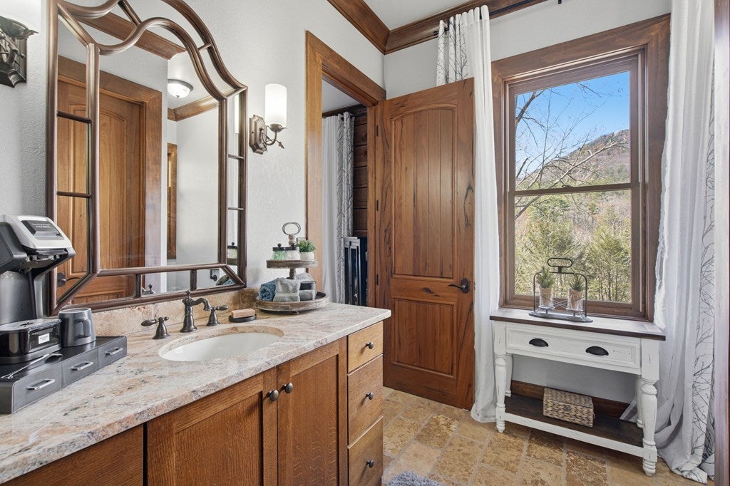Architectural Mountain Sanctuary on 5+ Private Acres. Experience refin – image 67