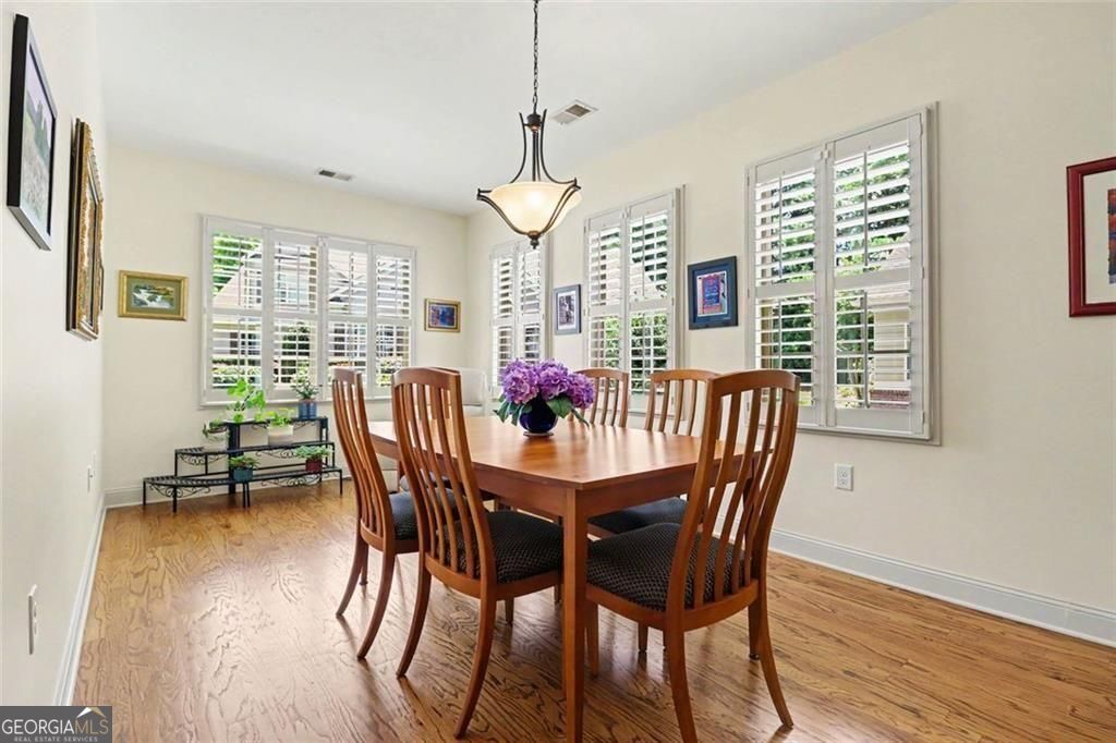 Fantastic opportunity in a vibrant 55+ active-adult community. Beautif – image 5