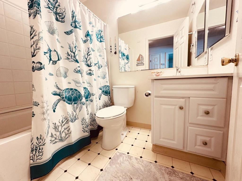 Who Wouldnt Want to live in desirable Capitola Knolls Community! Nestl – image 11