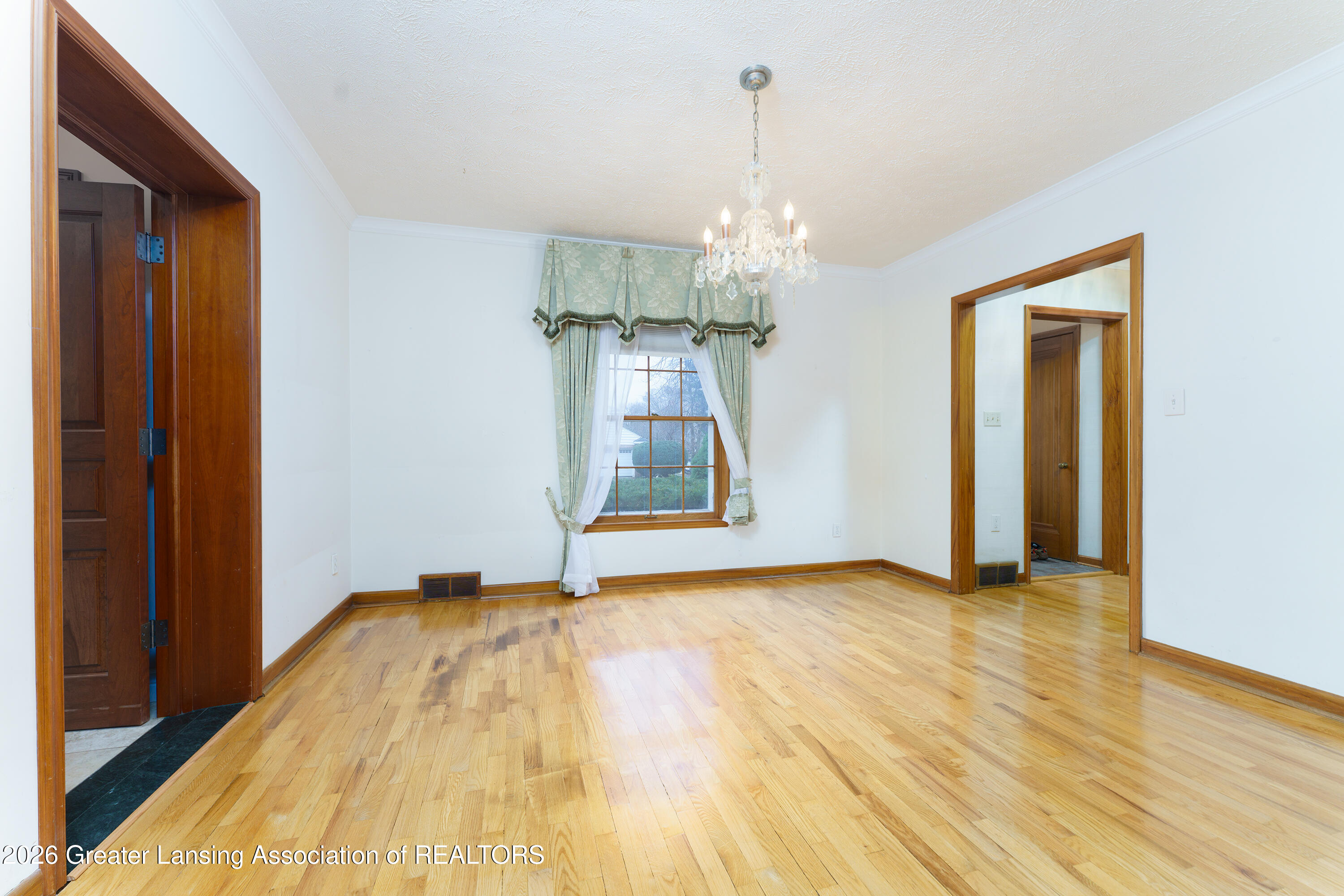 A rare opportunity to score a quintessential Glencairn gem! Gorgeous c – image 31