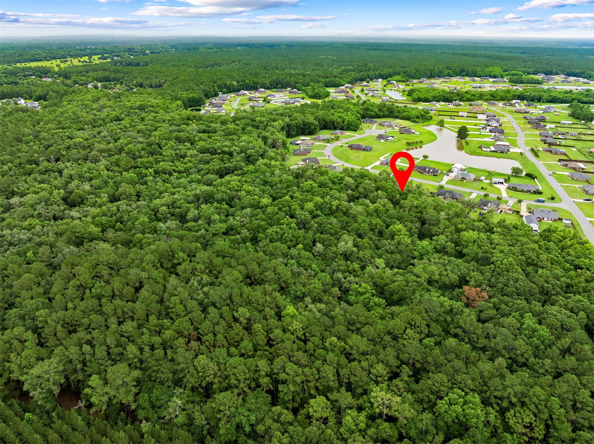Tired of choosing between a backyard and a commute? At 54079 Amblerwoo – image 61