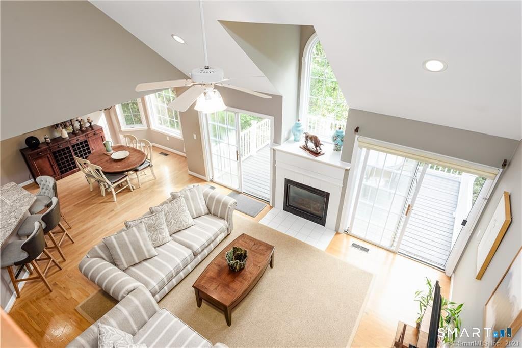 SPECTACULARLY DESIRABLE LOCATION! This rare-to-market single family is – image 35