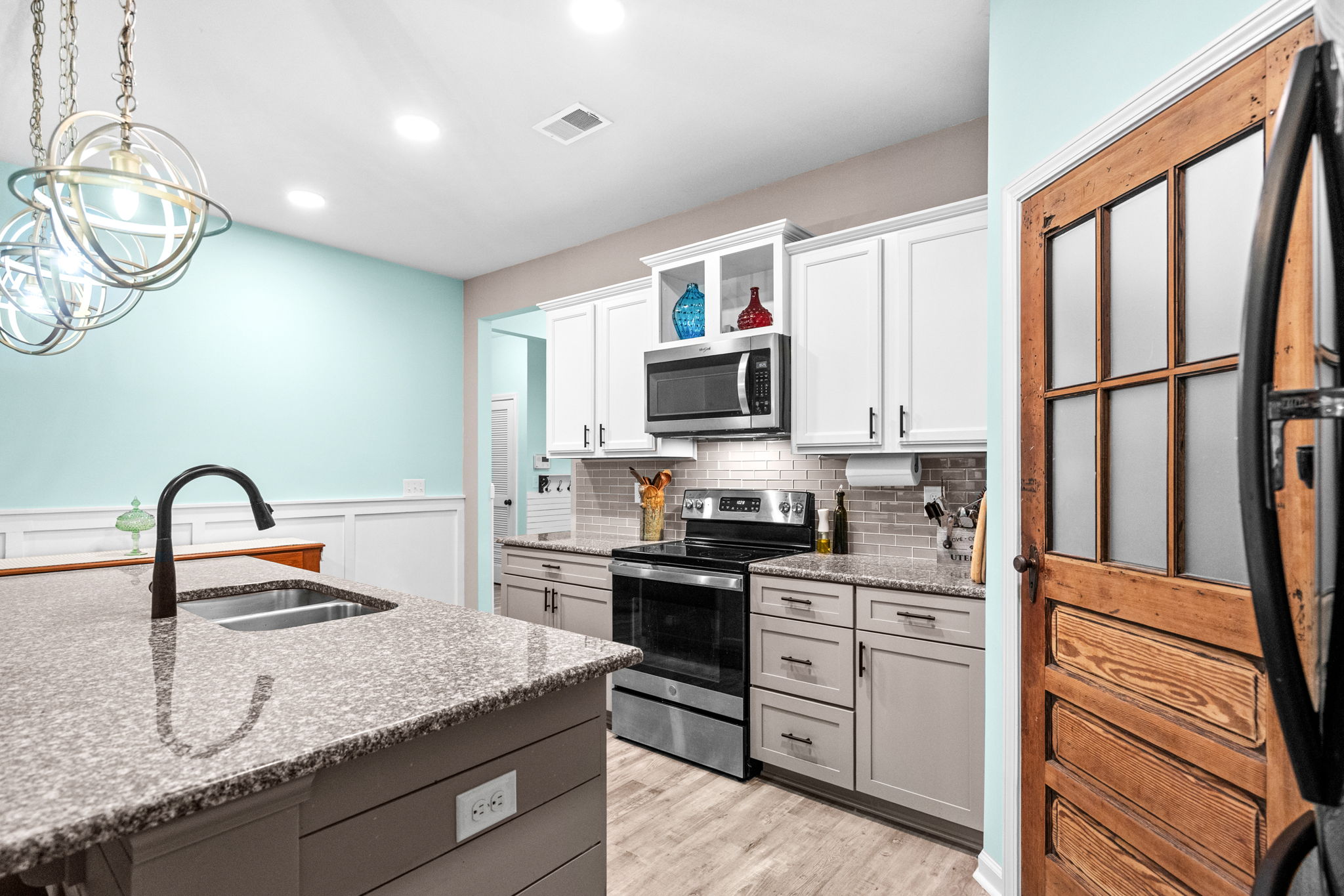 This is a beautifully maintained 4 BR/2BA one level, open concept ranc – image 22