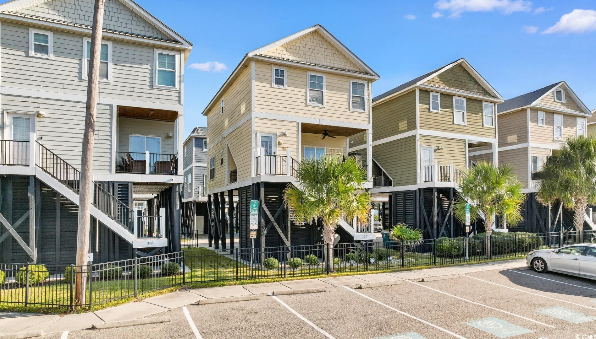 Just steps from the sand and the iconic Garden City Pier, this stunnin – image 1