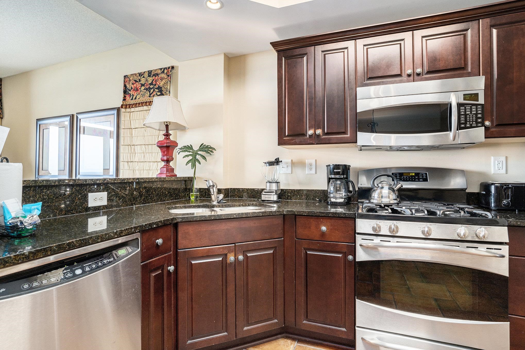 Experience upscale oceanfront living in this impeccably maintained 1-b – image 12