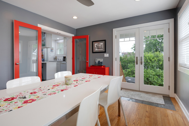 Meticulously maintained and thoughtfully updated, this charming Chicag – image 23