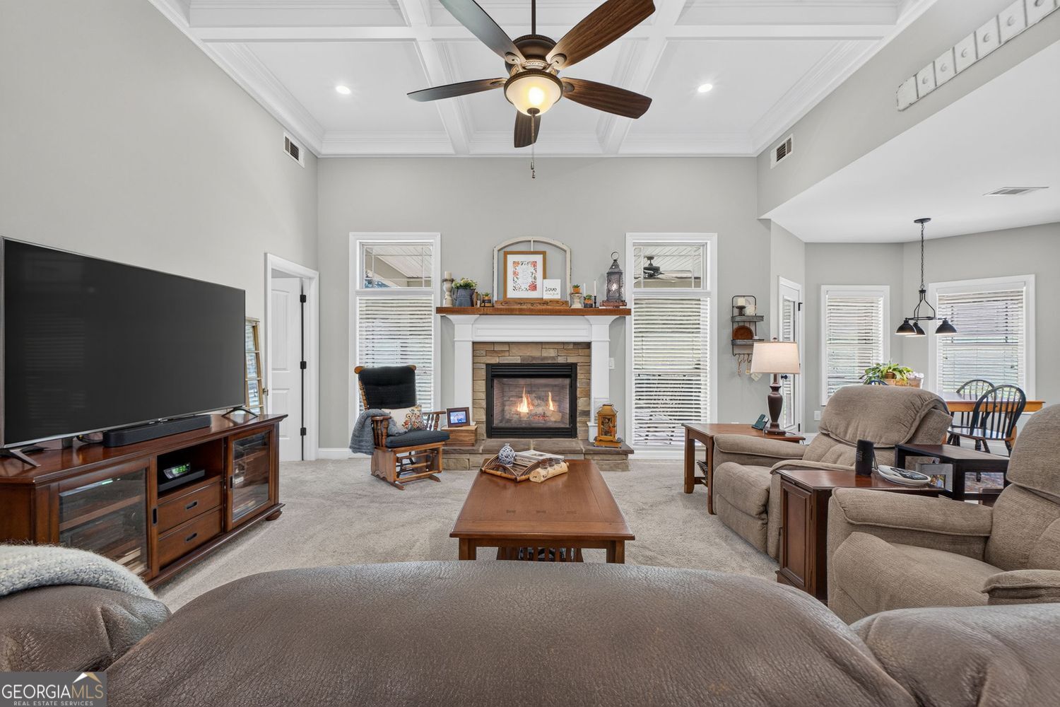 Incredible custom home with tons of bells and whistles in sought after – image 14