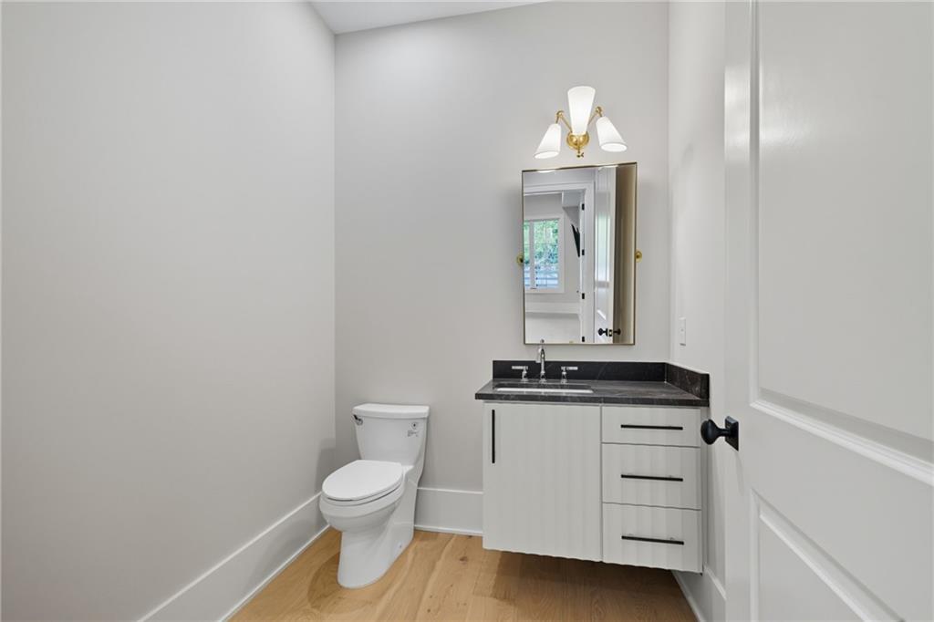 Beautiful Custom Home on gorgeous estate lot in exclusive Milton. This – image 47