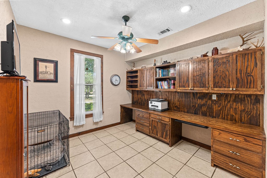 Unrestricted 3-acre property designed with homesteading & self-suffici – image 40