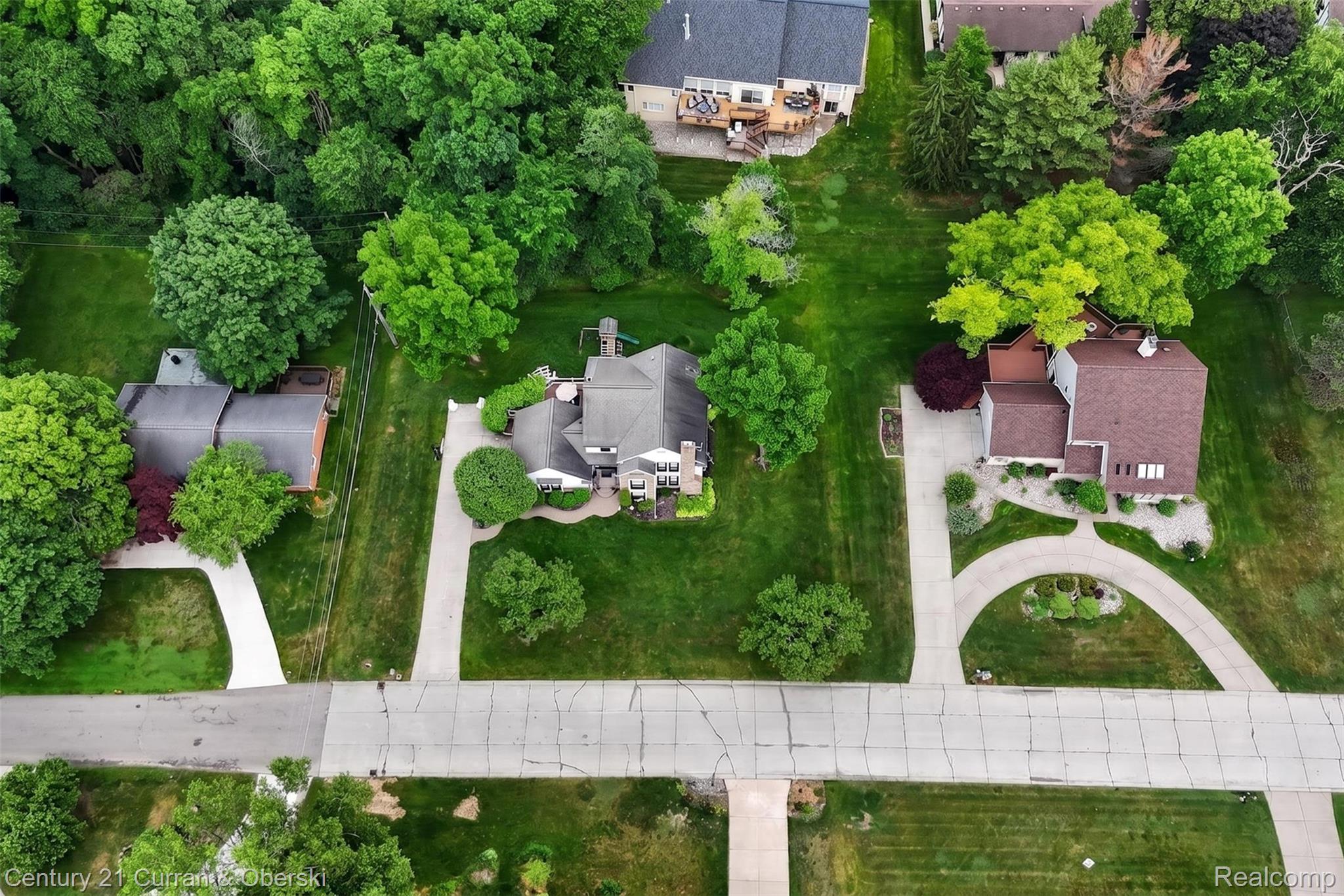 Welcome to 30999 Sudbury Street in Farmington Hills. This beautifully – image 78