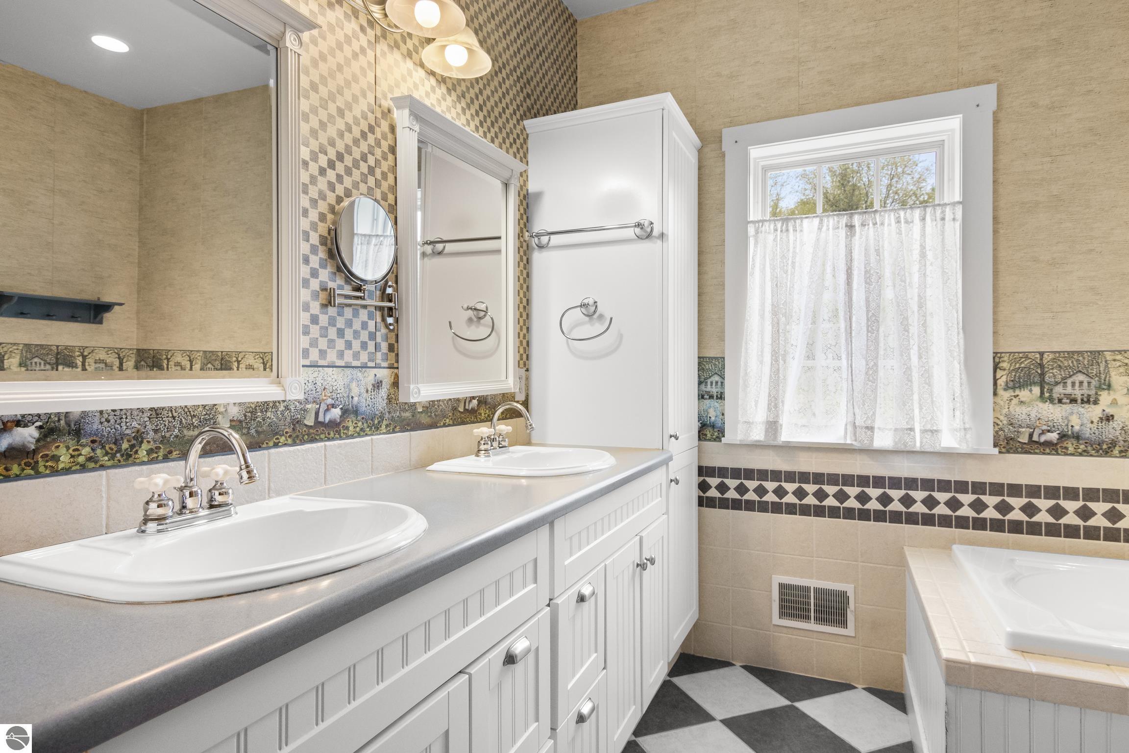This 3-bedroom, 2.5-bath farmhouse offers a property designed for coun – image 25