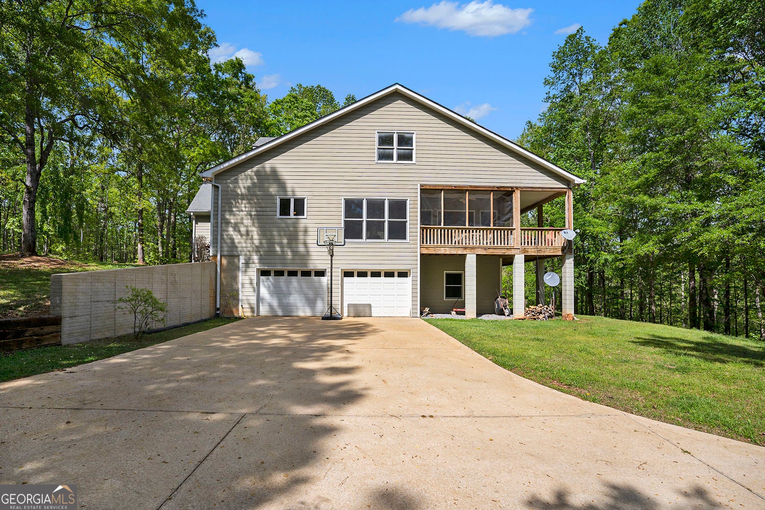 Experience the epitome of country living on this expansive 10+ acre pr – image 38
