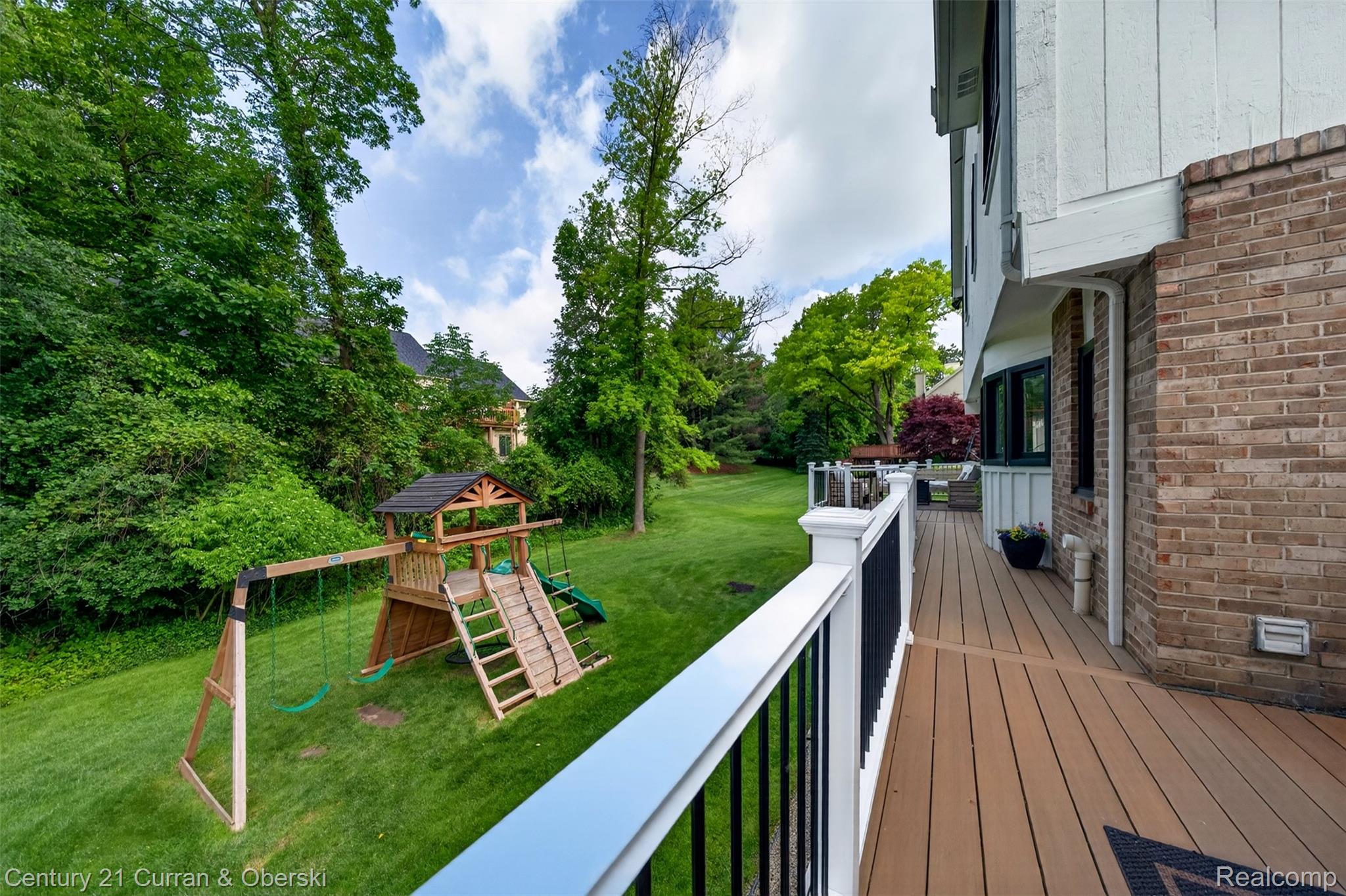 Welcome to 30999 Sudbury Street in Farmington Hills. This beautifully – image 56