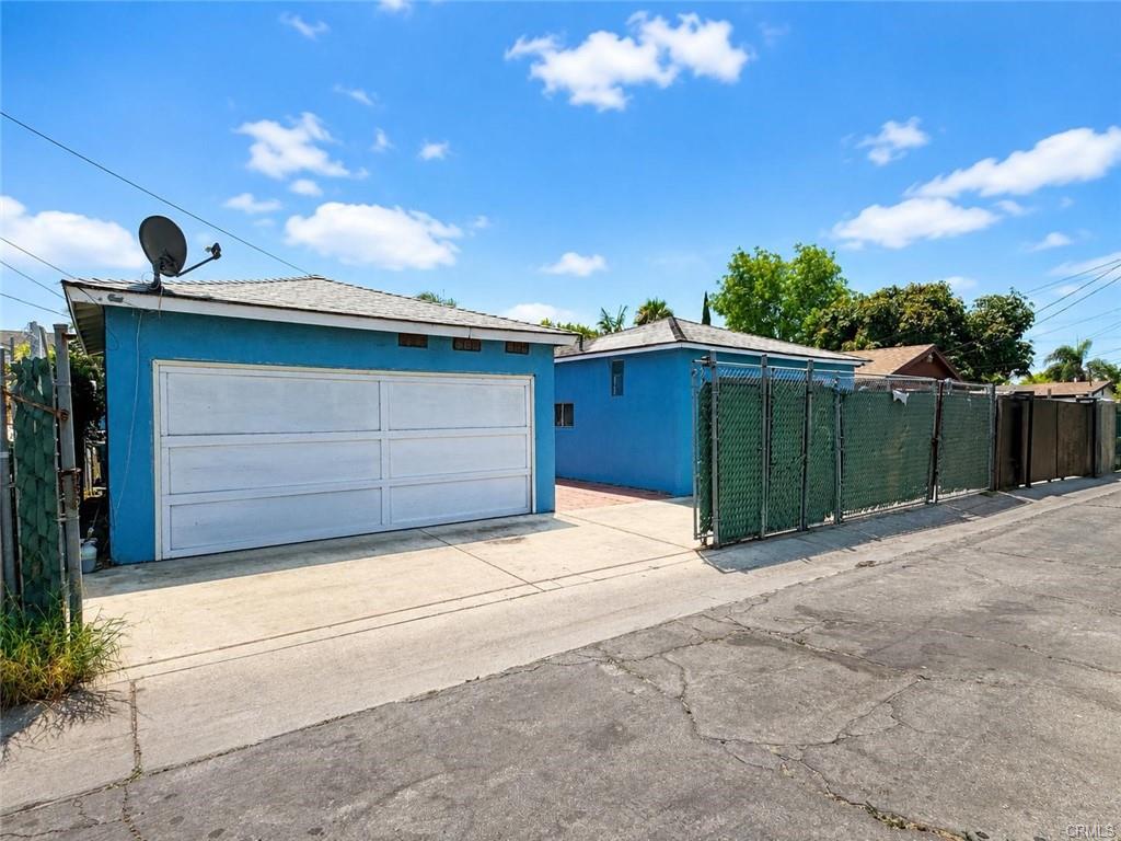 8617 8617 Ivy St, Los Angeles, California, 90002, USA, 5 Bedrooms Bedrooms, ,Residential,For Sale,8617 Ivy St,MB26135921