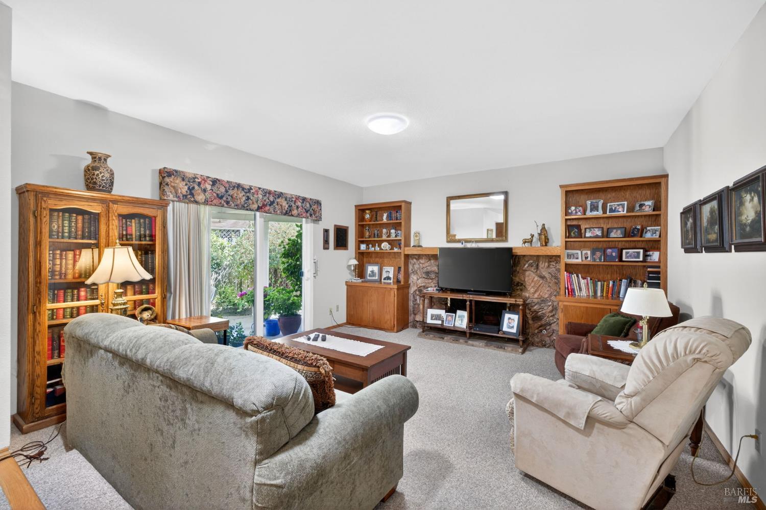 Welcome to 274 Beech Avenue, a beautifully maintained single-story hom – image 23
