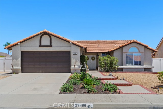Beautiful move-in ready POOL home in the highly desirable Serenade Com – image 2
