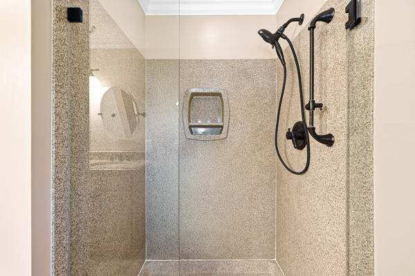 Welcome to this beautiful home that’s gleaming with pride and perfecti – image 35
