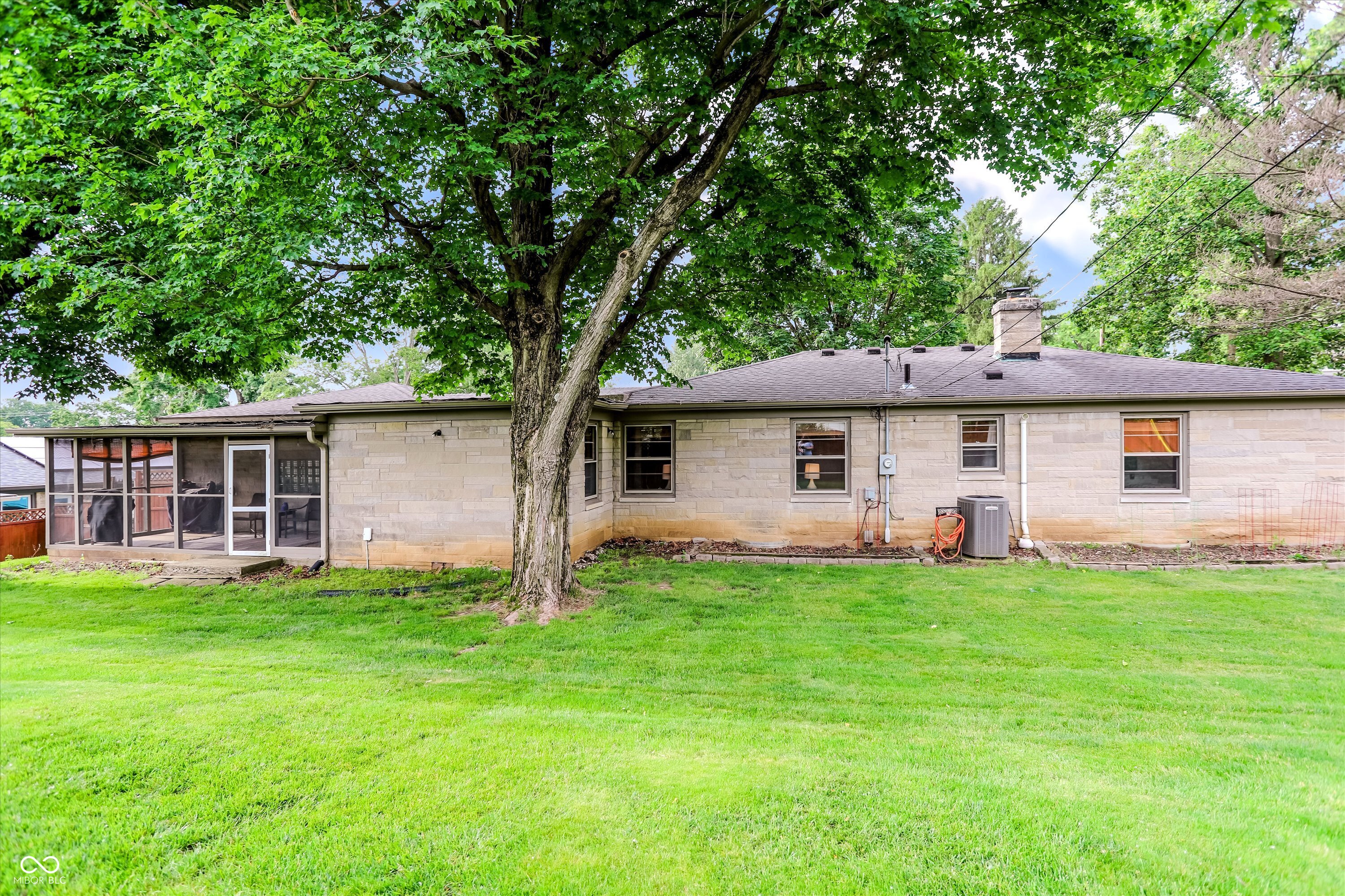 410 410 W Ash Street, Zionsville, Indiana, 46077, USA, 3 Bedrooms Bedrooms, ,2 BathroomsBathrooms,Residential,For Sale,410 W Ash Street,3dd59809-0021-48b9-a32f-4220e5