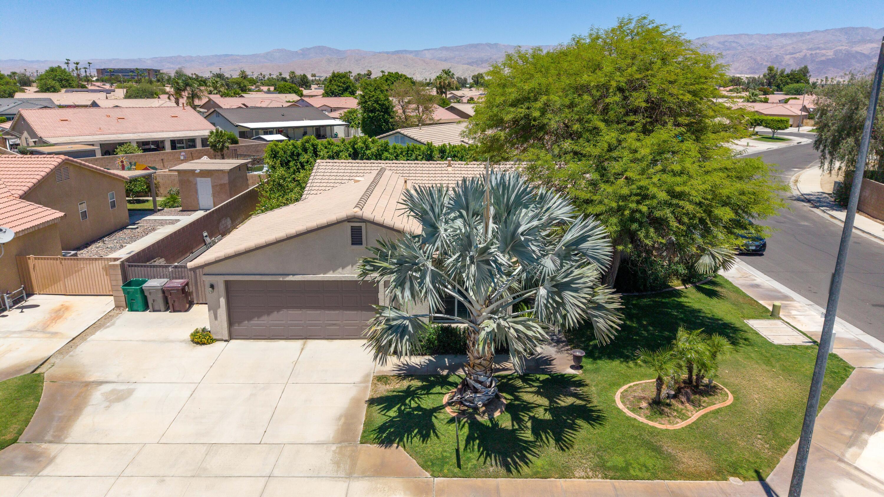 Welcome to this beautiful home in the highly desirable Villa Montego c – image 3