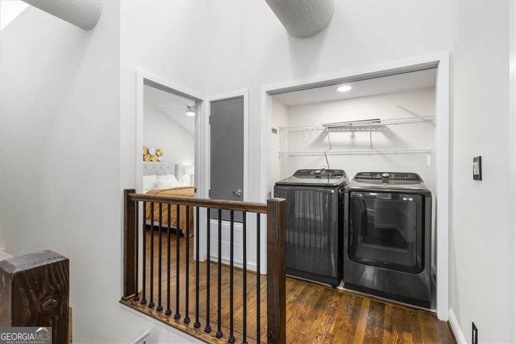 Gracious proportions and well-defined living spaces offer the perfect – image 44