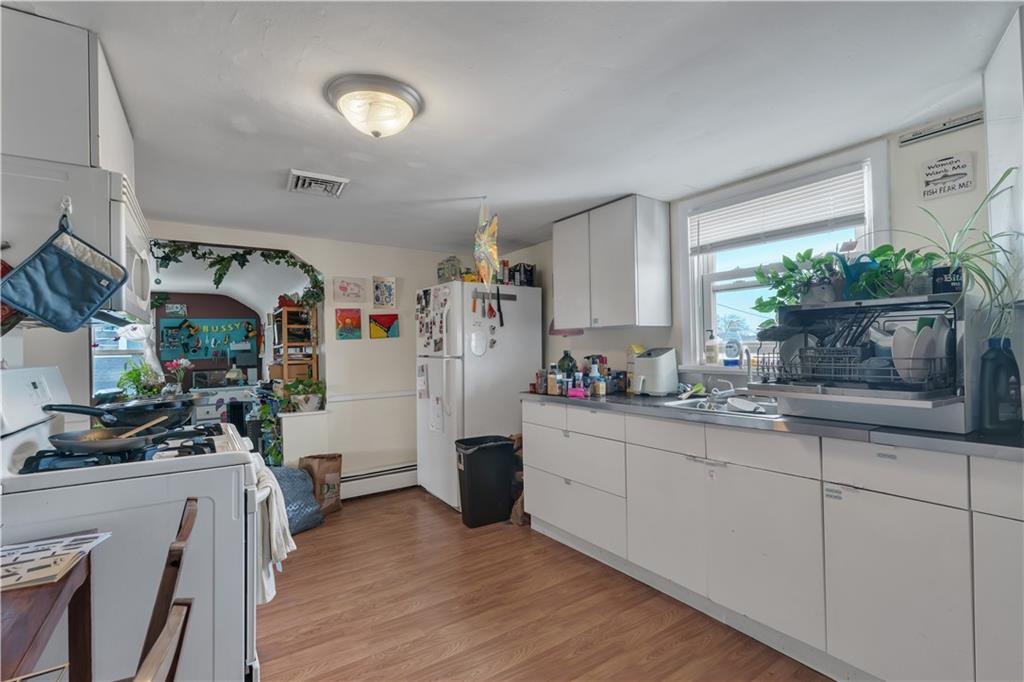 Fantastic opportunity to own a three-family home in Providences vibran – image 31