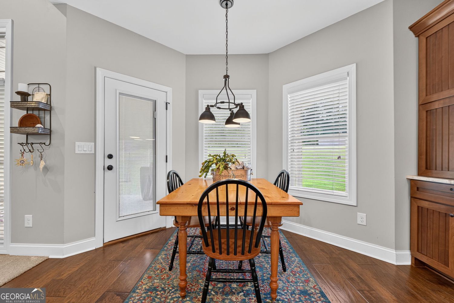 Incredible custom home with tons of bells and whistles in sought after – image 24