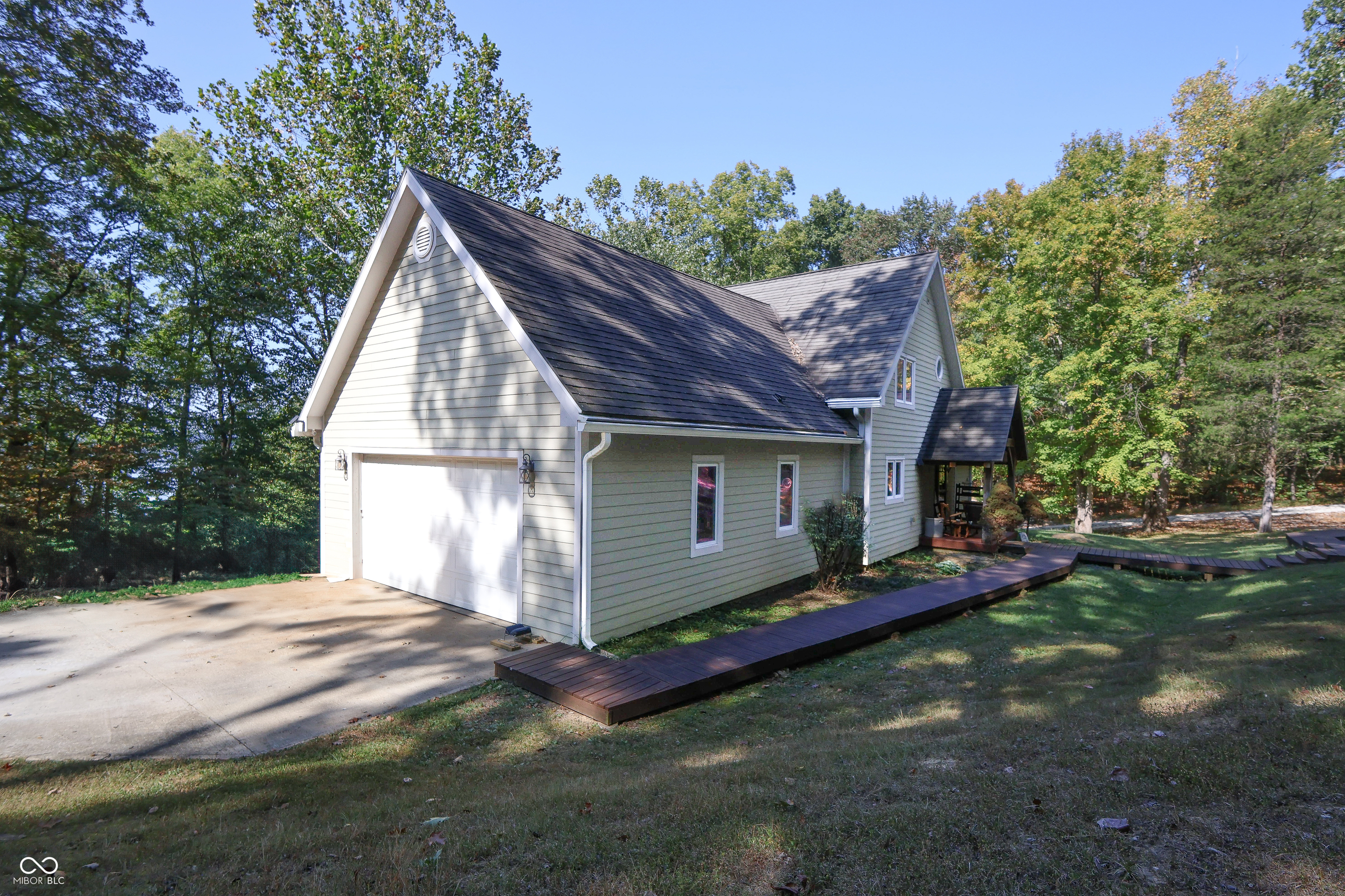 Custom red oak timber-frame home with Lake Monroe views, located in Sa – image 56