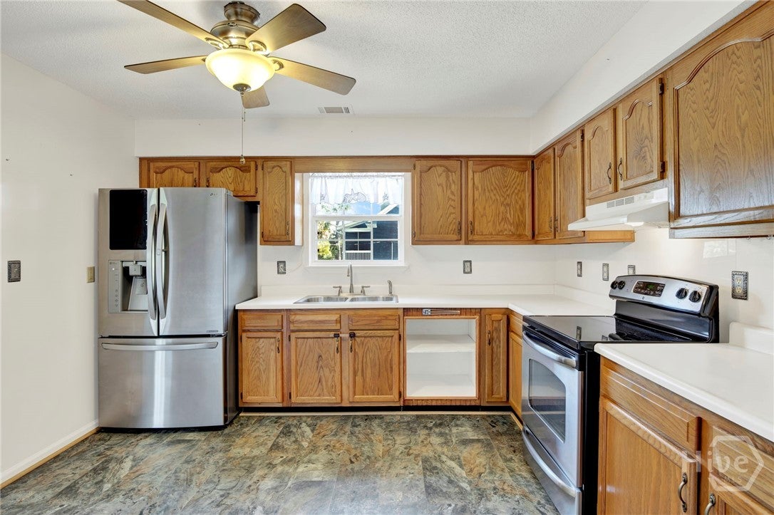 Located in the heart of Tybee Island, 407 7th Street offers the perfec – image 57