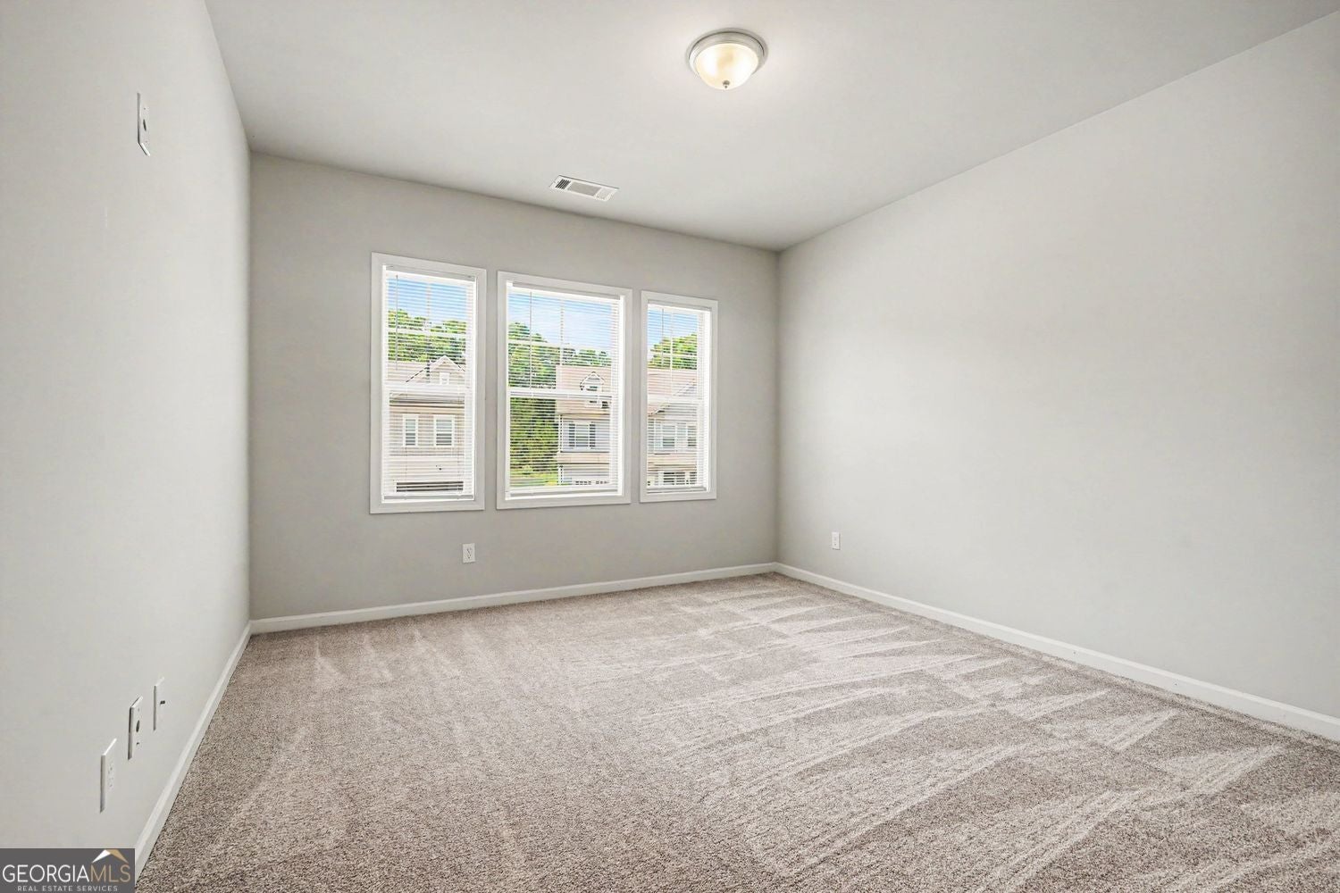 This 2,807 SF, 4-bedroom, 2.5-bath home is nestled in a vibrant commun – image 26