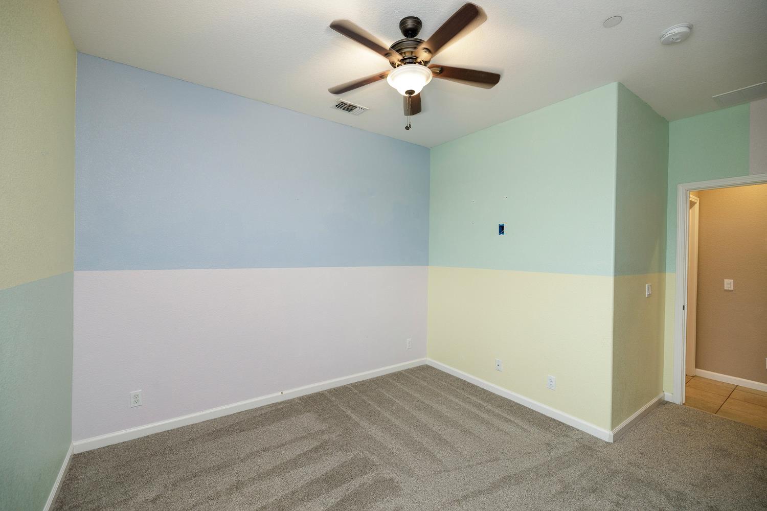 Located in a highly desirable neighborhood, this well-maintained home – image 27