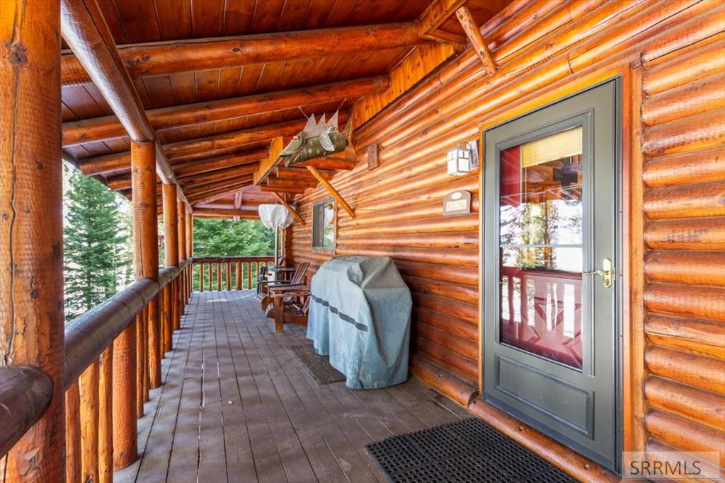 IMMACULATE LOG CABIN - AMAZING HIGH END FURNISHINGS INCLUDED - BORDERS – image 47