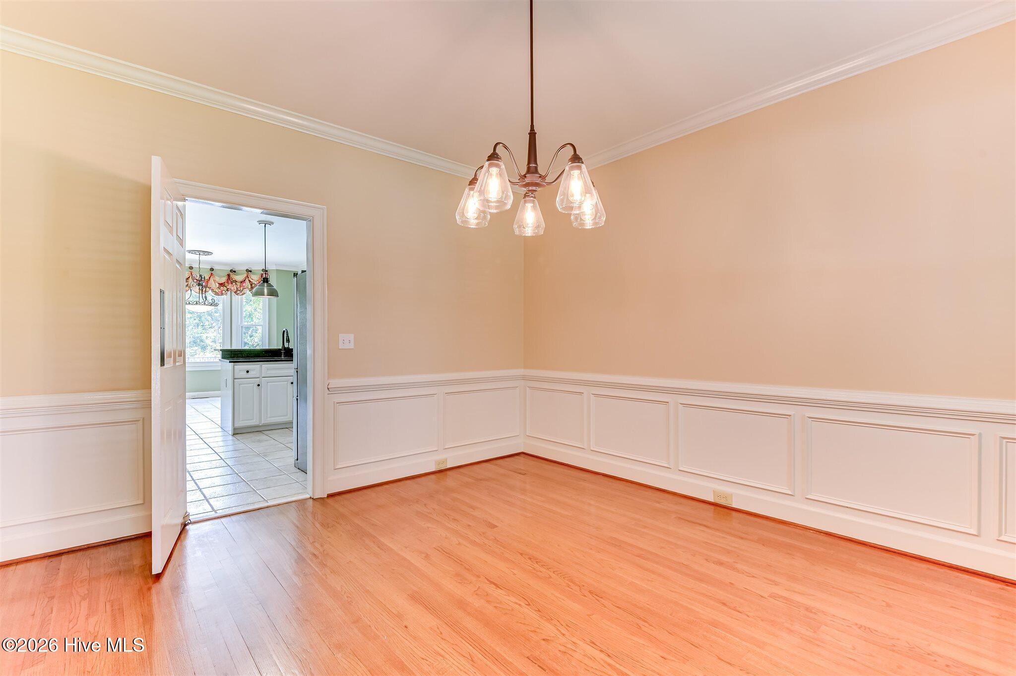 Welcome to this stunning brick home nestled on a quiet cul-de-sac in t – image 24