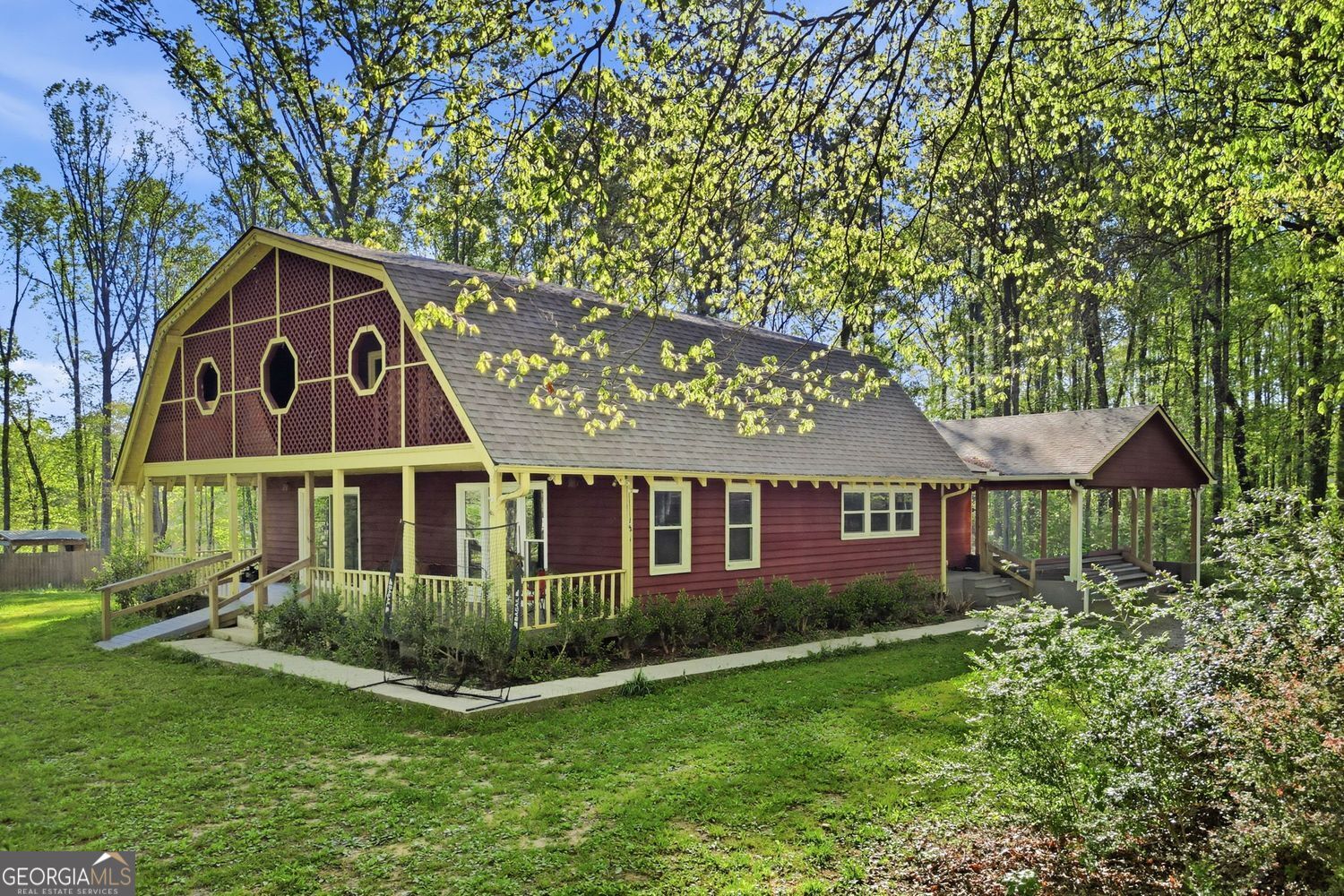 Escape to the perfect blend of privacy, functionality, and North Georg – image 2