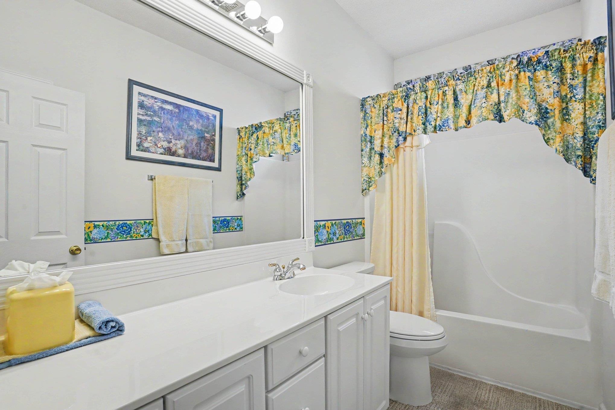 Do not miss this gorgeous updated 3 bed 2 bath single level home locat – image 29