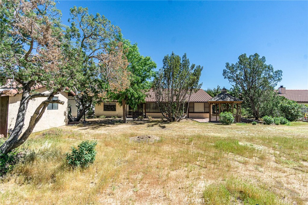 Something is refreshing about a home that actually gives you room to b – image 69