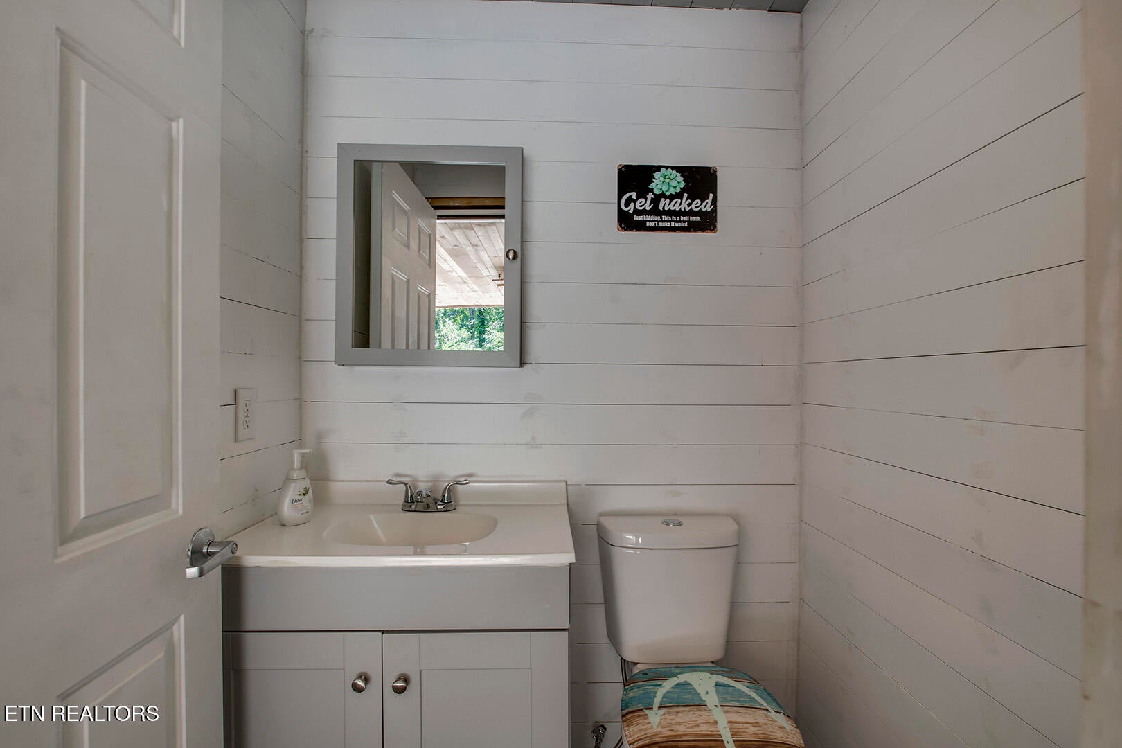 Are you looking for a wonderful home in a desired subdivision in a gre – image 52