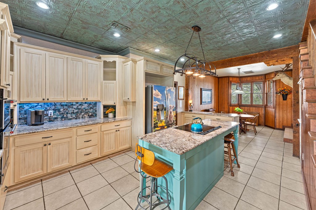 Unrestricted 3-acre property designed with homesteading & self-suffici – image 34