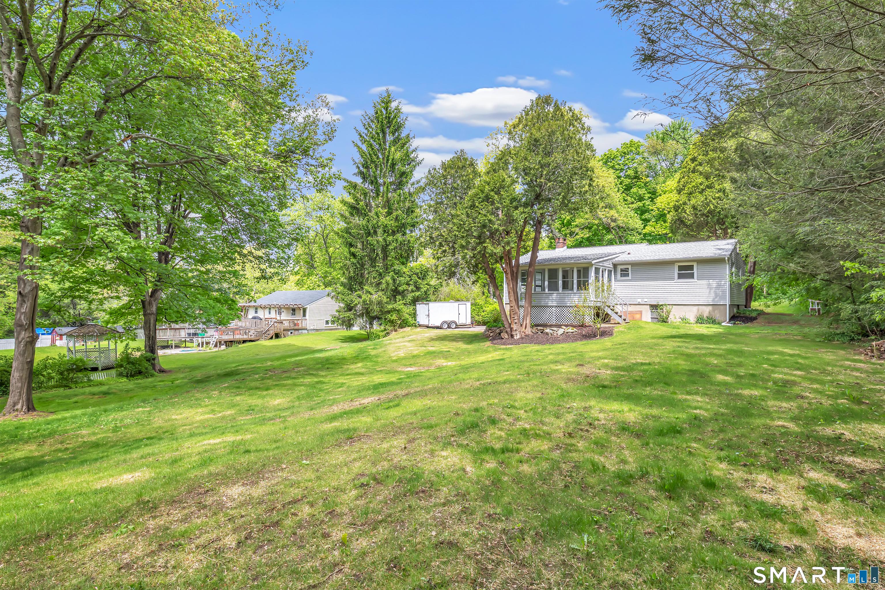 Welcome to 7 Longview Road, located in the desirable Sandy Hook sectio – image 38